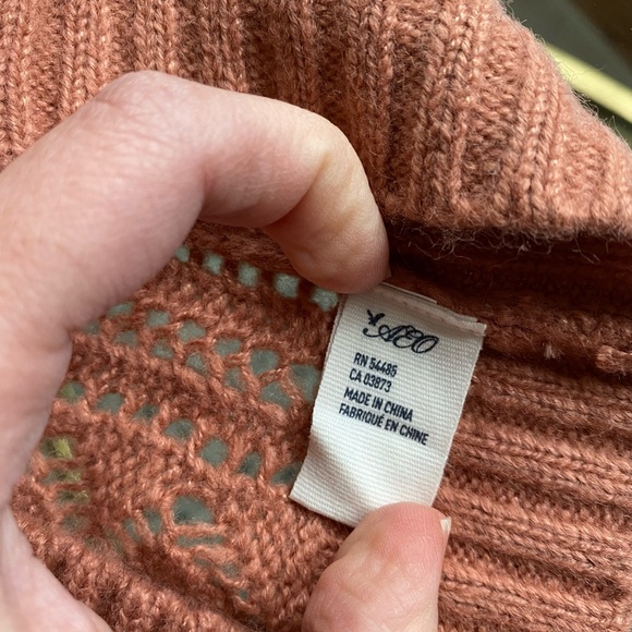 Worn once American Eagle Mauve Beanie Hat for Winter and Fall - Picture 3 of 3